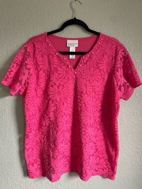 Alfred Dunner Bright Pink Floral Lace V‑Neck Short Sleeve Top